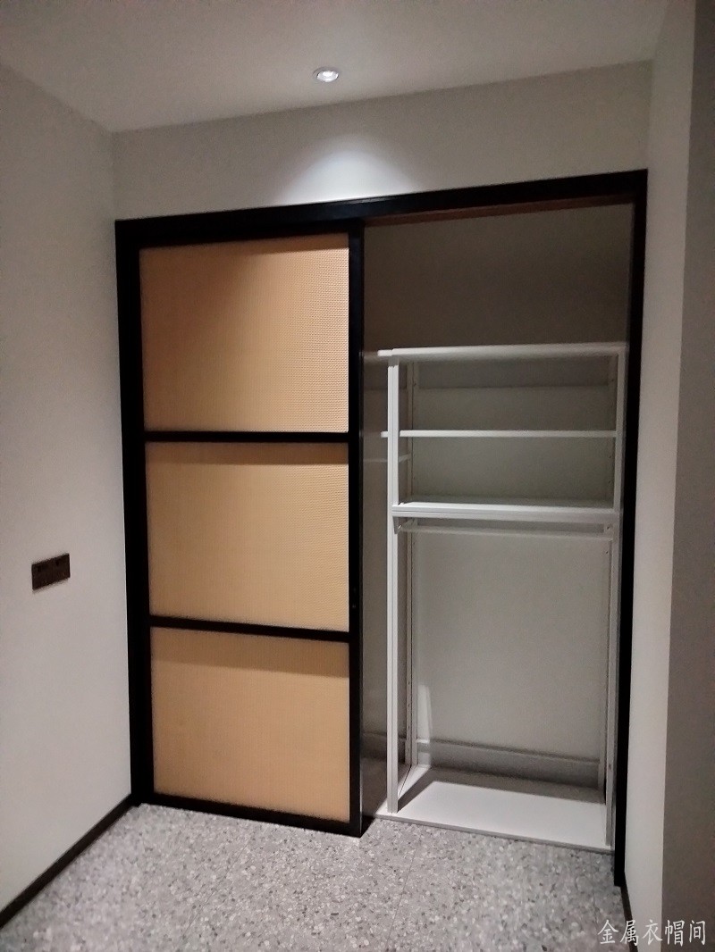 阿东师傅（西安优凡金属衣柜衣帽间定制）.jpg